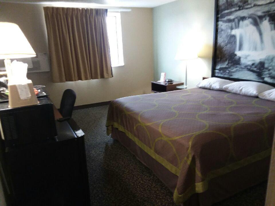 Super 8 By Wyndham Airport I90 Hotel Sioux Falls Exterior photo